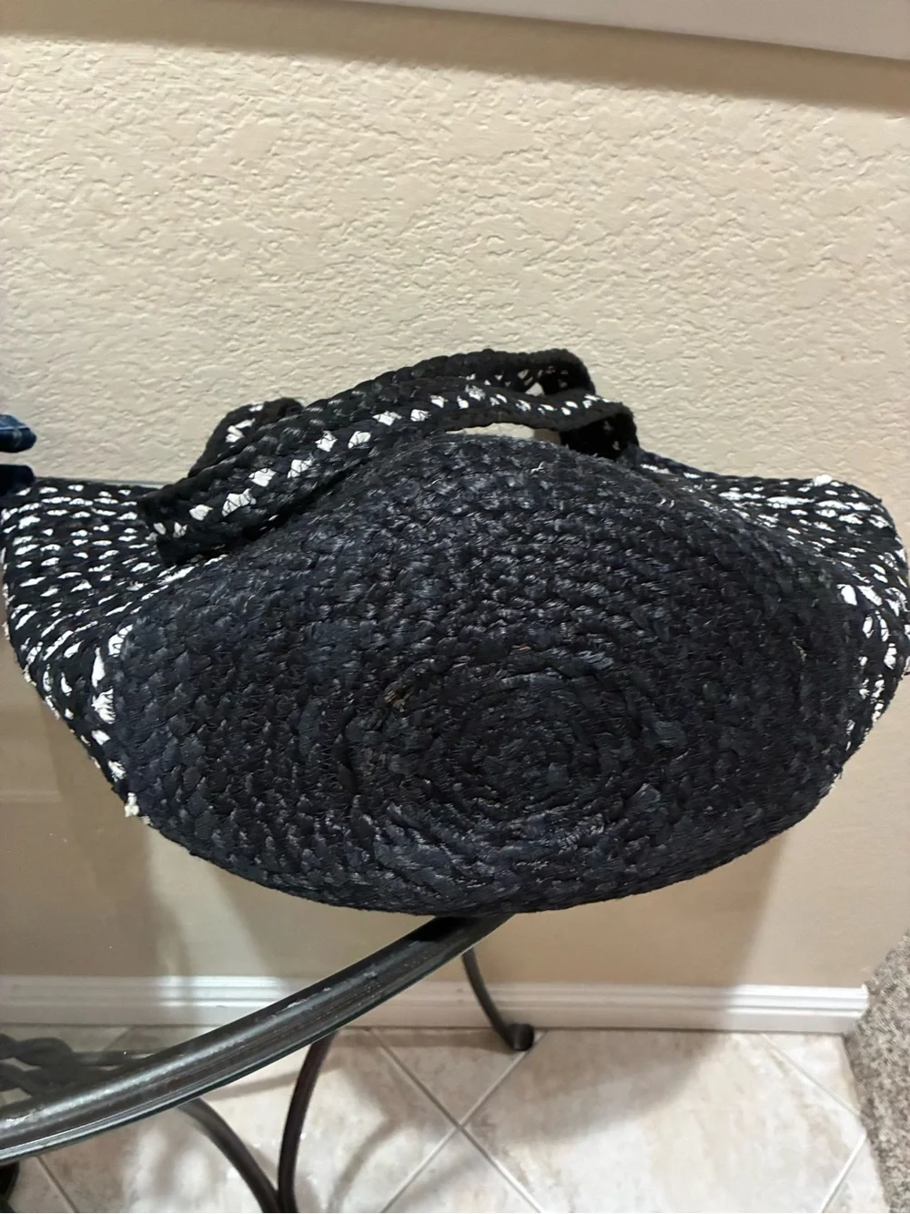 N/A stylish black